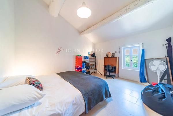 A vendre Elégant Mas Provençal avec Piscine etl Gîtes aux Portes du Luberon. Provence