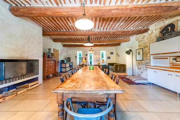 A vendre Elégant Mas Provençal avec Piscine etl Gîtes aux Portes du Luberon. Provence