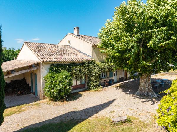 A vendre Elégant Mas Provençal avec Piscine etl Gîtes aux Portes du Luberon. Provence