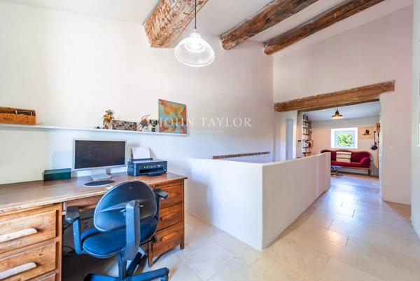 A vendre Elégant Mas Provençal avec Piscine etl Gîtes aux Portes du Luberon. Provence