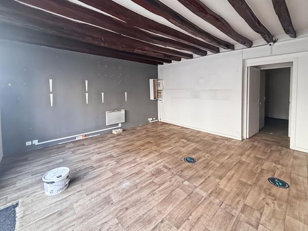 À LOUER - LOCAL COMMERCIAL - MENNECY