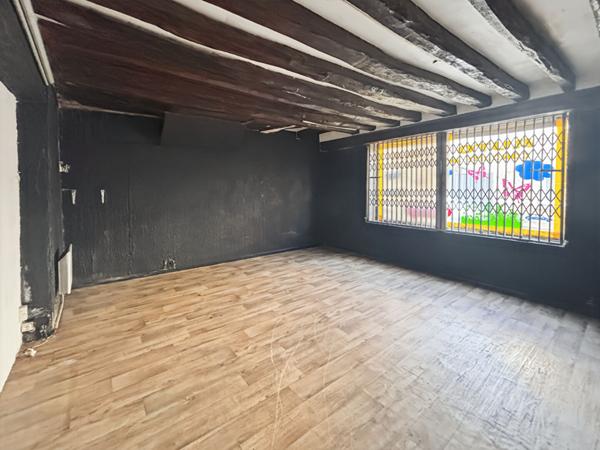 À LOUER - LOCAL COMMERCIAL - MENNECY