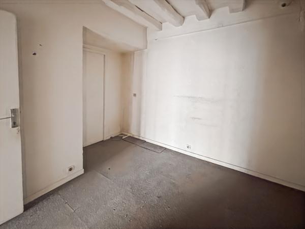 À LOUER - LOCAL COMMERCIAL - MENNECY