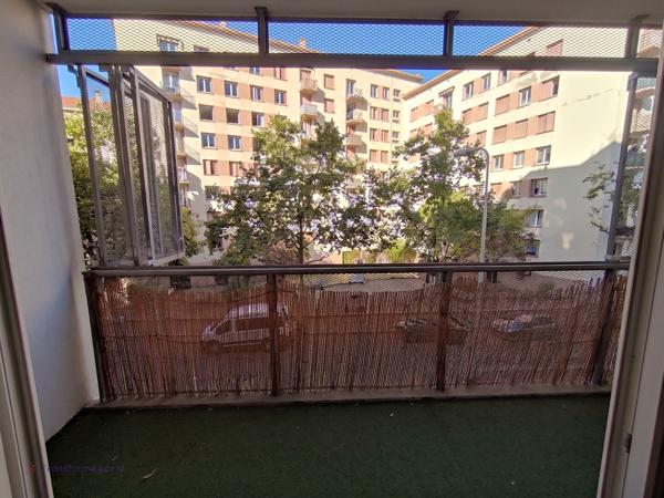 Lumineux T2 ,36 m2 ,calme, balcon, une place de stationnement couvert, résidence de  2019