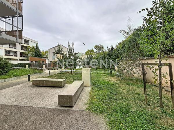 Lumineux T2 ,36 m2 ,calme, balcon, une place de stationnement couvert, résidence de  2019