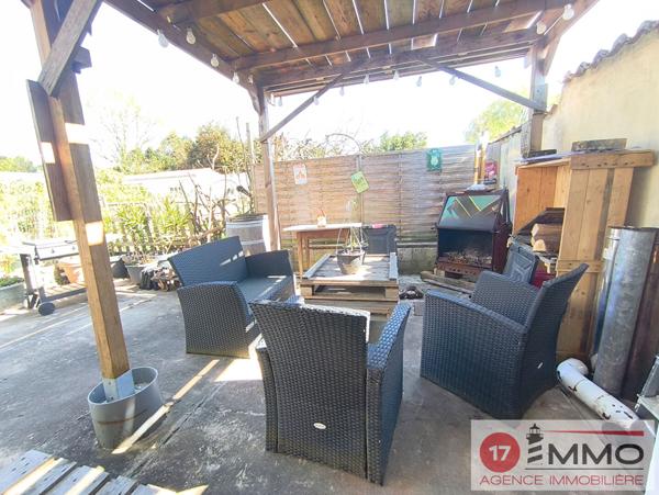 Maison familiale avec garage, jardin et dépendance – Rochefort