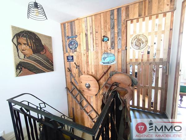 Maison familiale avec garage, jardin et dépendance – Rochefort