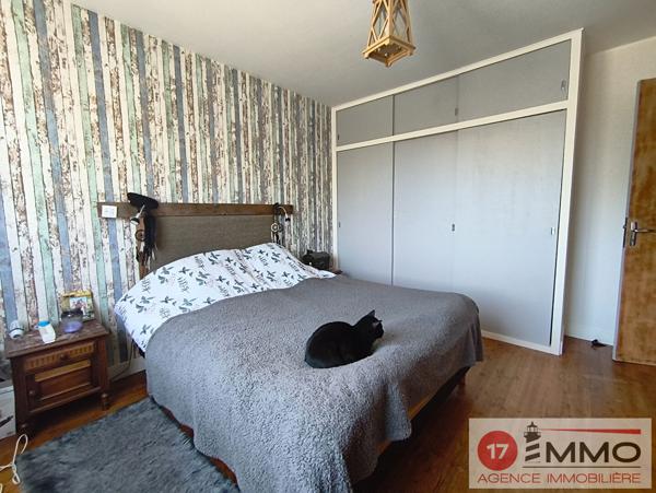 Maison familiale avec garage, jardin et dépendance – Rochefort