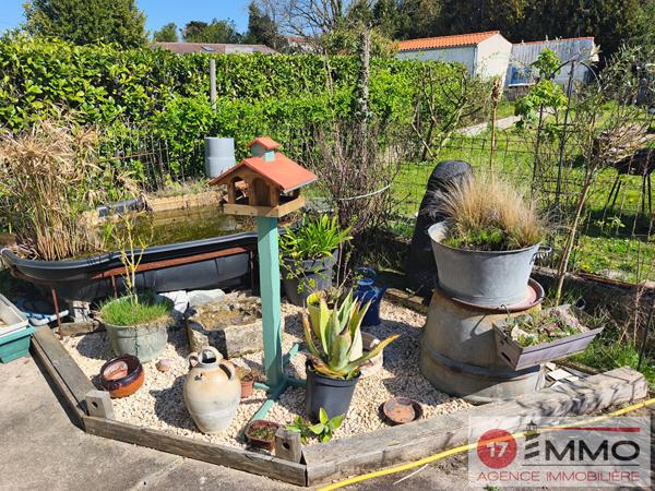 Maison familiale avec garage, jardin et dépendance – Rochefort