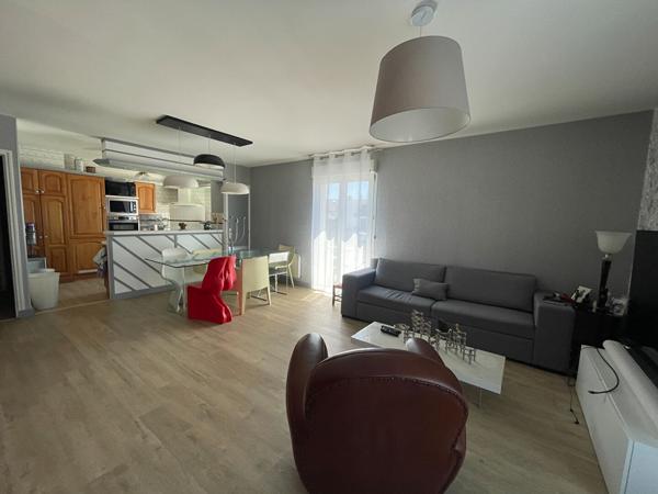 à vendre à Vannes secteur étang aux Ducs Appartement T5 - 88 m², bon état, 2 balcons, parkings
