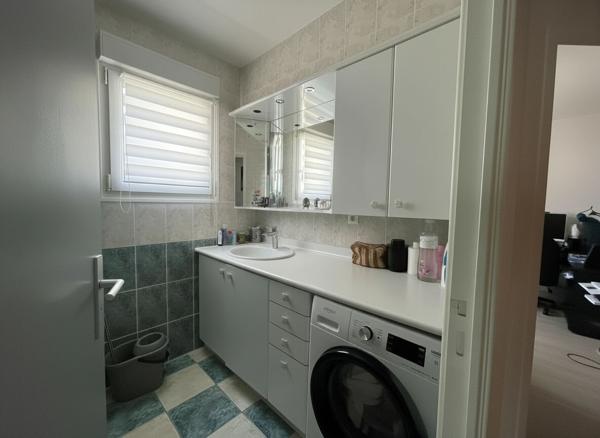 à vendre à Vannes secteur étang aux Ducs Appartement T5 - 88 m², bon état, 2 balcons, parkings