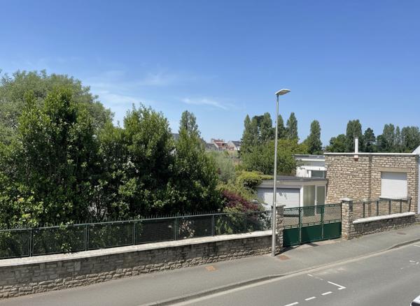 à vendre à Vannes secteur étang aux Ducs Appartement T5 - 88 m², bon état, 2 balcons, parkings