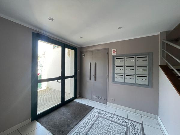 à vendre à Vannes secteur étang aux Ducs Appartement T5 - 88 m², bon état, 2 balcons, parkings