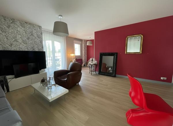 à vendre à Vannes secteur étang aux Ducs Appartement T5 - 88 m², bon état, 2 balcons, parkings