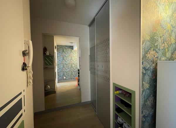 à vendre à Vannes secteur étang aux Ducs Appartement T5 - 88 m², bon état, 2 balcons, parkings
