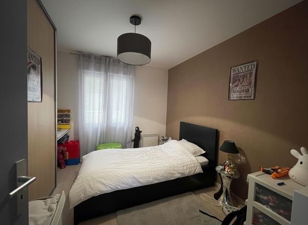 à vendre à Vannes secteur étang aux Ducs Appartement T5 - 88 m², bon état, 2 balcons, parkings