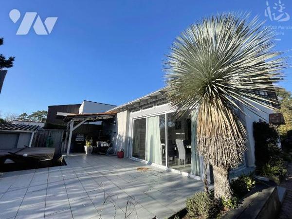 A VENDRE - LA BAULE GUEZY - VILLA PROCHE COMMERCES ET GARE DE PORNICHET
Dans secteur résidenti...