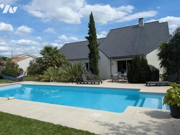 LA CHASSELOIRE - Maison plain pied - 4 chambres - double garage - piscine