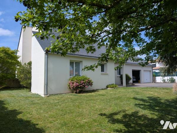 LA CHASSELOIRE - Maison plain pied - 4 chambres - double garage - piscine