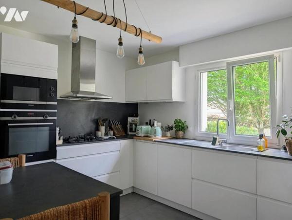 LA CHASSELOIRE - Maison plain pied - 4 chambres - double garage - piscine