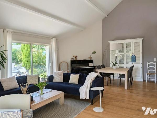 LA CHASSELOIRE - Maison plain pied - 4 chambres - double garage - piscine