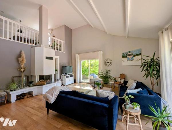 LA CHASSELOIRE - Maison plain pied - 4 chambres - double garage - piscine