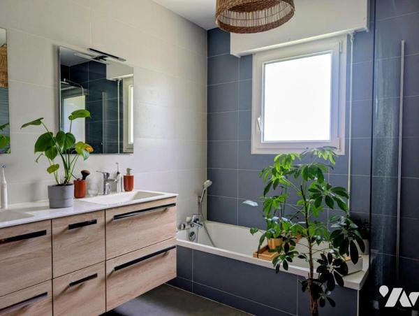 LA CHASSELOIRE - Maison plain pied - 4 chambres - double garage - piscine