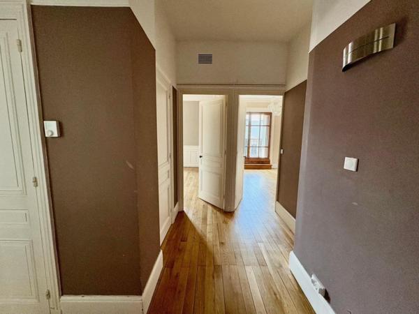 APPARTEMENT T5 A LOUER A ROANNE - CENTRE VILLE :