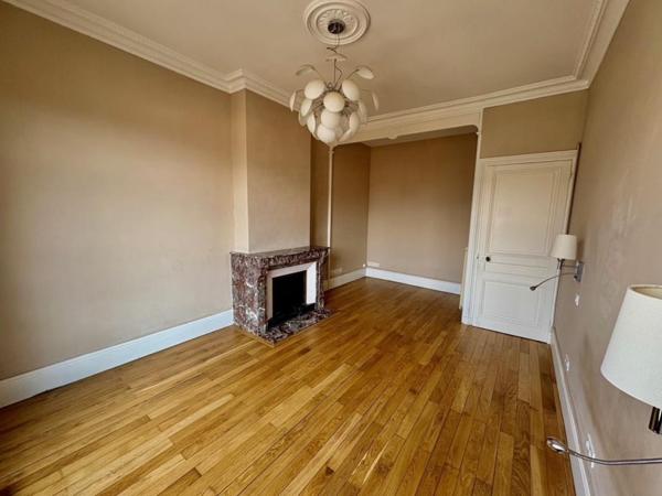 APPARTEMENT T5 A LOUER A ROANNE - CENTRE VILLE :