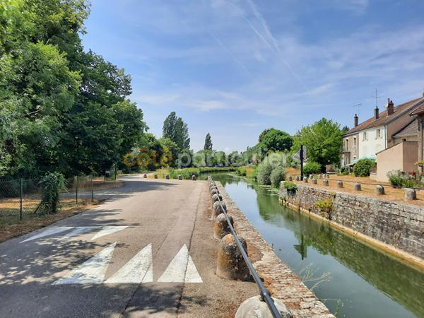 Vente
                Fonds de commerce152 m² - 7 Pièces -
                    Orchamps (39700)