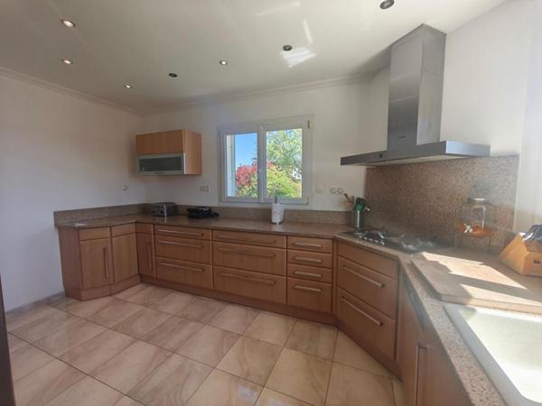 Villa d'exception dans le secteur Nîmes, 198m², jardin, piscine, spa