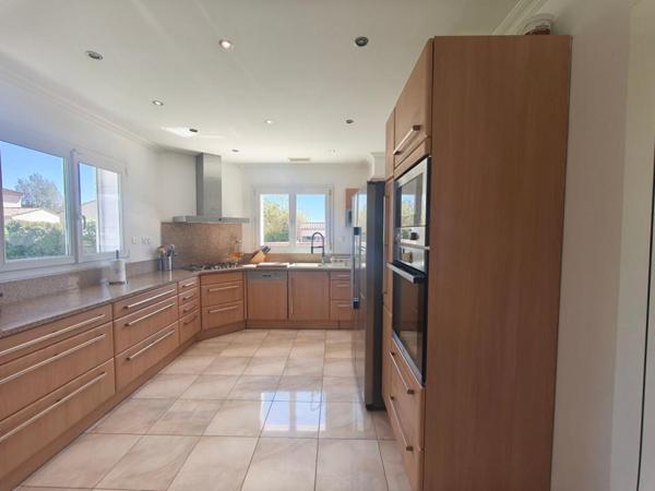 Villa d'exception dans le secteur Nîmes, 198m², jardin, piscine, spa