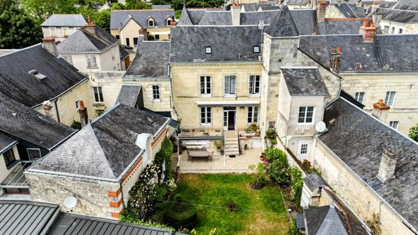 Belle maison de ville et sa dépendance