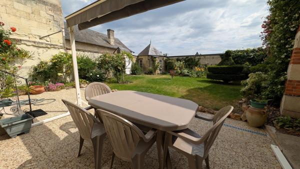 Belle maison de ville et sa dépendance