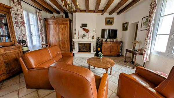 Belle maison de ville et sa dépendance