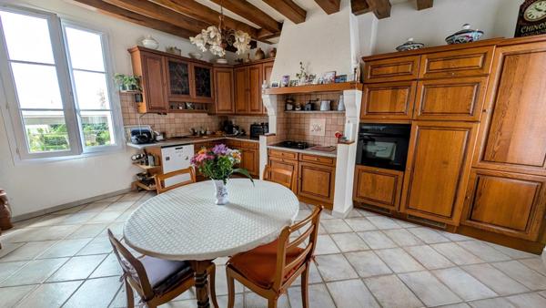 Belle maison de ville et sa dépendance