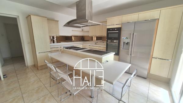 Maison
         7 pièces
        - 255 m² 384 900 € *