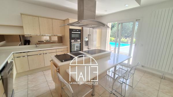 Maison
         7 pièces
        - 255 m² 384 900 € *