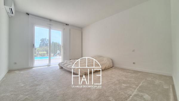 Maison
         7 pièces
        - 255 m² 384 900 € *