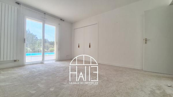 Maison
         7 pièces
        - 255 m² 384 900 € *