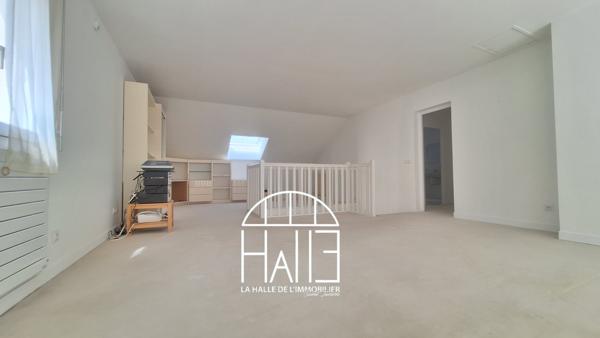 Maison
         7 pièces
        - 255 m² 384 900 € *
