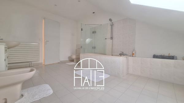 Maison
         7 pièces
        - 255 m² 384 900 € *