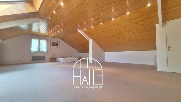Maison
         7 pièces
        - 255 m² 384 900 € *