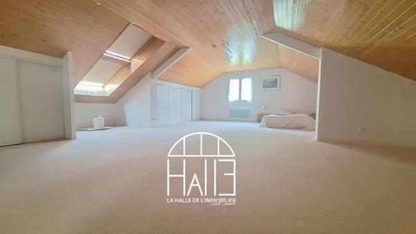 Maison
         7 pièces
        - 255 m² 384 900 € *