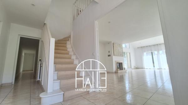 Maison
         7 pièces
        - 255 m² 384 900 € *