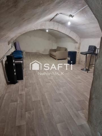 À proximité immédiate de la tour Philippe Lebel