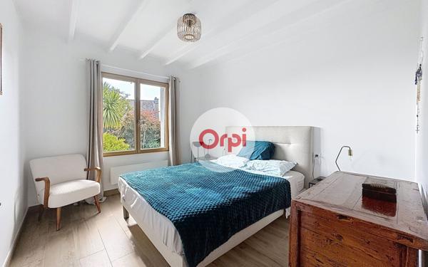 Maison à vendre    5 pièces •  Ambon