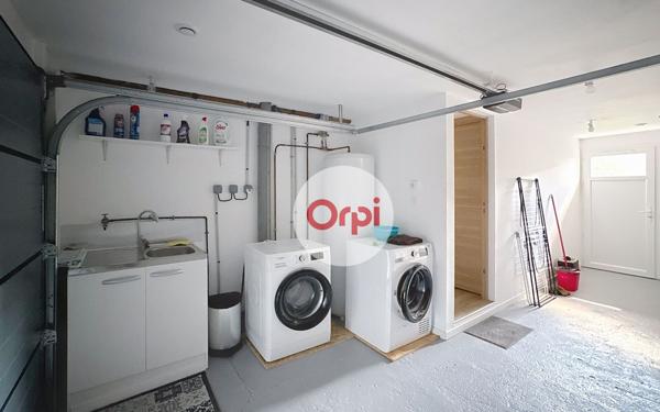 Maison à vendre    5 pièces •  Ambon