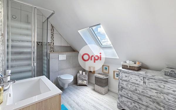 Maison à vendre    5 pièces •  Ambon