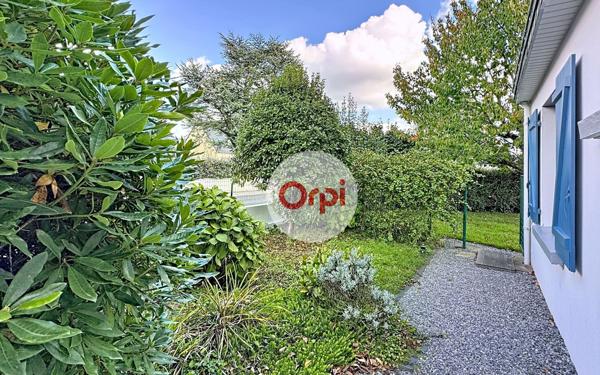 Maison à vendre    5 pièces •  Ambon